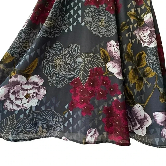 EVERLY | NWOT | BOLD FLORAL HALTER TRAPEZE DRESS | SIZE: SMALL - Picture 4 of 9